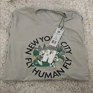 NWT Limited Edition HOKA Gray Marathon T-Shirt with New York City Print sz L